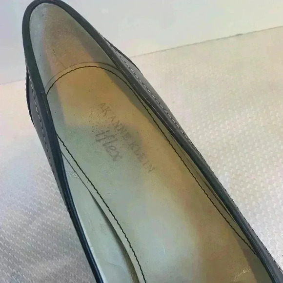 Anne Klein Black Heels - Picture 4 of 14